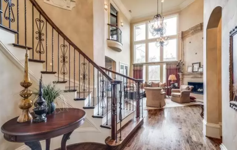 6823 mimosa lane interior