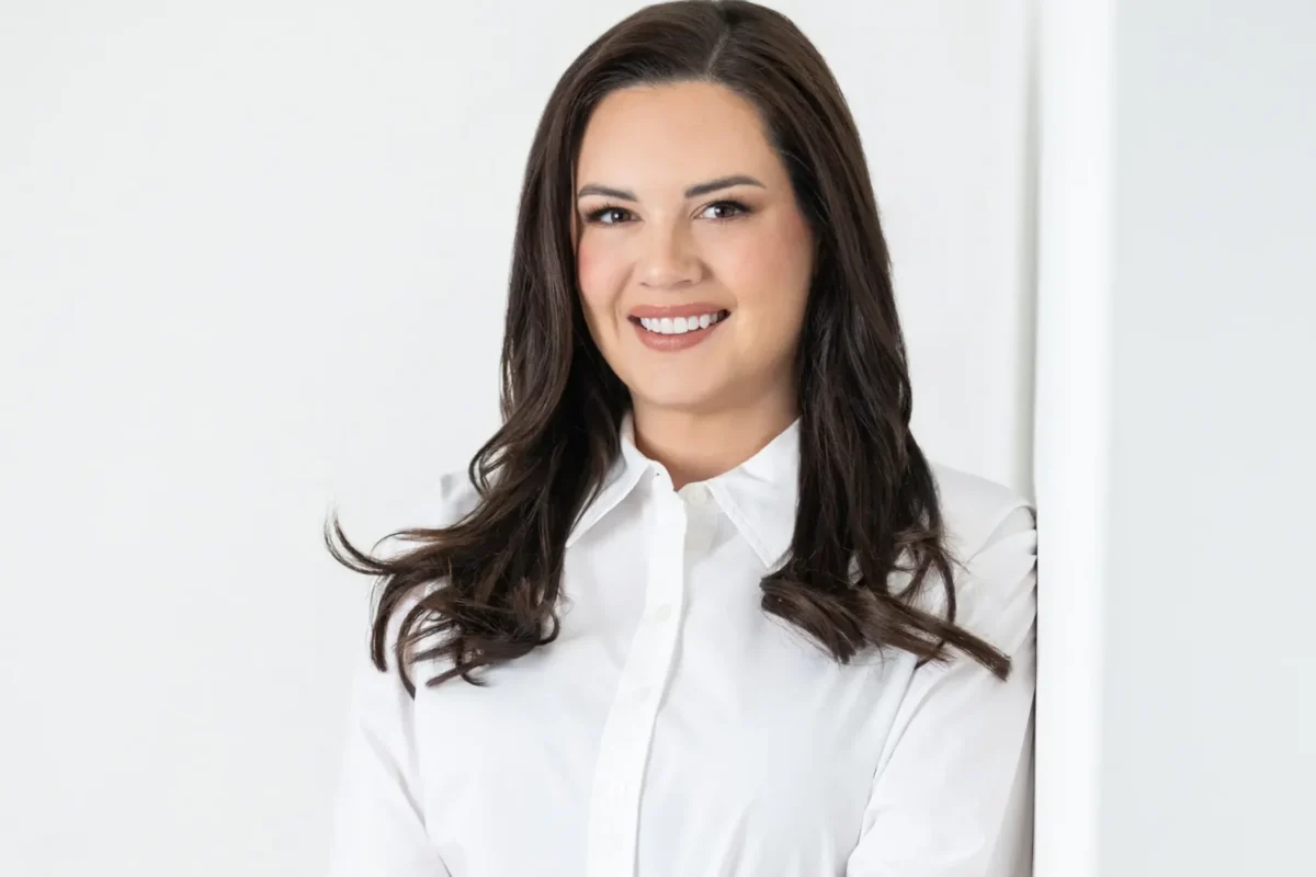 Elizabeth Phillips Headshot